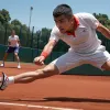 Alcaraz se califică în optimile de finală la Roland Garros: Spaniolul îl învinge pe Dzumhur în patru seturi