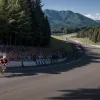Cădere pe o etapă din Giro d'Italia îi înfrânează pe Roglic și Ayuso, Del Toro își consolidează avantajul