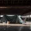 Criză umanitară pe Barajas: Sute de persoane fără adăpost și conflict între autoritățile din Madrid