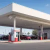 Prețurile la combustibili nu reflectă prețul scăzut al petrolului și dolarul slab