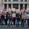 Italia: Curtea Constituțională recunoaște dreptul mamelor lesbiene prin adopție la recunoașterea legală