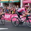Wout van Aert îl conduce pe Olav Kooij către victorie la sprint în Giro d'Italia
