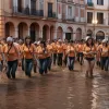 „Îngerii de noroi”: Seria foto despre voluntari după inundații premiată la un concurs internațional