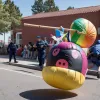 Pinata anti-ICE: agenții de imigrație din dulciuri devin virali în Chicago