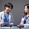Medicii luptă împotriva negării științei: cum să facem față dezinformării despre vaccinuri și alcool