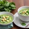 Supă rece de spanac, avocado și busuioc: o rețetă ușoară pentru zilele toride