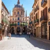 Barcelona înăsprește regulile: mai puține magazine de suveniruri și saloane de manichiură în cartierul vechi