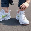 Pedometru de încheietura mâinii: un gadget simplu și fiabil pentru o viață activă