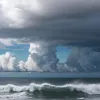 Uraganul "Erick" se degradează la furtună tropicală, Mexicul scapă de consecințe grave
