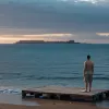 Gardia Civilă a salvat un bărbat care încerca să traverseze din Tenerife în Gran Canaria pe o paletă de lemn