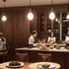 De la bucătăriile clandestine la localuri de lux: Cum migranții cuceresc Madridul