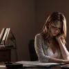 Julia Wertz: „Un alcoolic funcțional este periculos pentru că poți continua să bei până când corpul tău cedează”