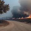 Grecia se confruntă cu incendii devastatoare în plină caniculă: mii de persoane evacuate