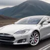 Vânzările Tesla scad cu 13,5%: Legătura lui Elon Musk cu Trump afectează afacerile