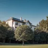 Chiria în afara centrului orașului: de ce este mai profitabil pentru proprietari?