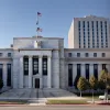 Trump critică costurile renovării Fed, Powell răspunde
