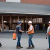 Frică la "stație": imigranții zilieri încă caută de lucru la Home Depot