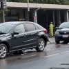 Șofer prins cu trei încălcări pe C-25: fără centură, cu telefonul și bând la volan