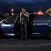 Un tată a fost arestat în Madrid după ce și-a lăsat fiul de 14 ani într-o mașină furată pentru a merge la băutură