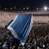 Milei, evacuat după ce a fost atacat cu pietre în timpul unui miting electoral în Buenos Aires