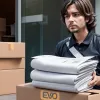 Glovo amendată cu 450 de milioane de euro: compania trebuie să plătească taxe și amenzi pentru curierii-PFA