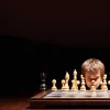 Magnus Carlsen strălucește: Marele maestru norvegian obține o victorie spectaculoasă