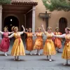 Dansul tradițional catalan evoluează: cuplurile de același sex sunt acum binevenite