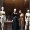 Când vitrina dezvăluie realitatea: manechinele, cumpărătorii și filosofia consumului
