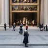 Coco Fusco: Artista care sfidează puterea și stereotipurile într-o nouă expoziție