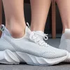 Tenisi pentru picioare late, un succes pe Amazon: confortabili și accesibili